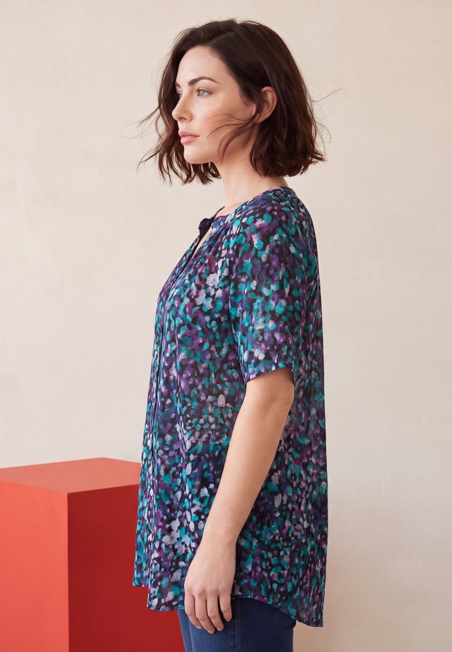 Plus Size Angelina Crinkle Crepe Y-Neck Short Sleeve Tunic image number 2
