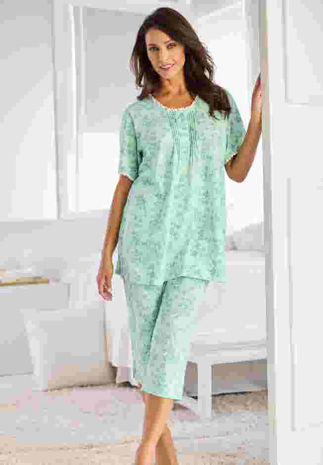 2-Piece Pintuck Tee and Capri Sleep Set image number 6