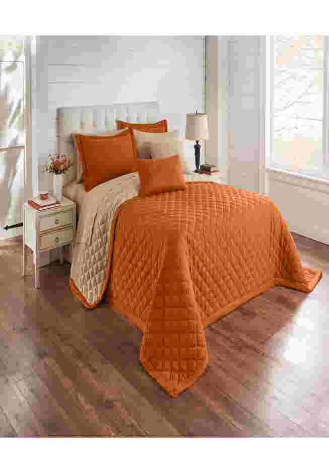 BH Studio Reversible Quilted Bedspread image number 0