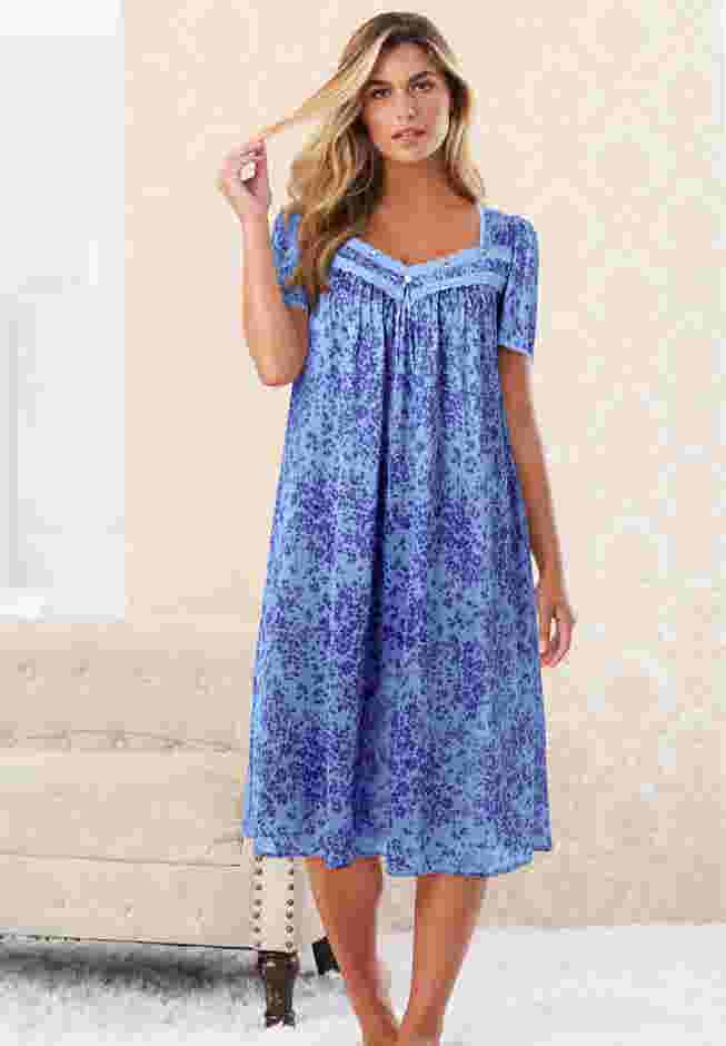 Short Silky Lace-Trim Gown image number 4
