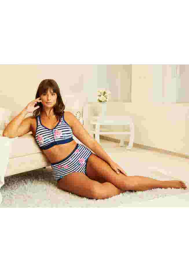 Wireless Front-Close Lounge Bra image number 3