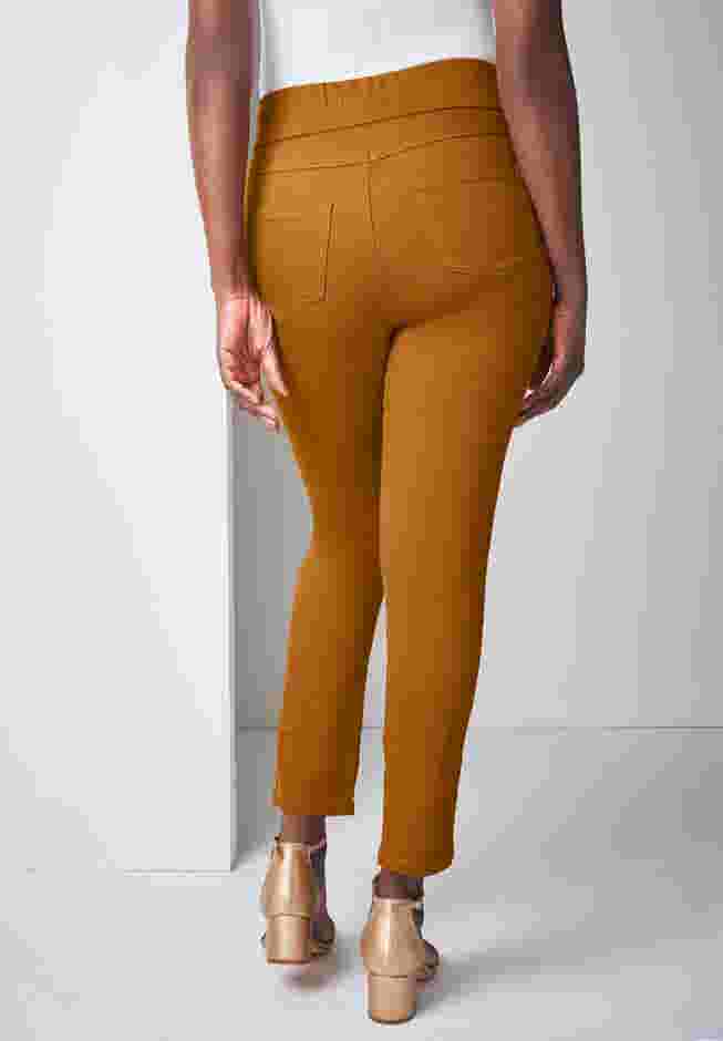 Comfort Waist Scalloped Ankle Jean image number 3