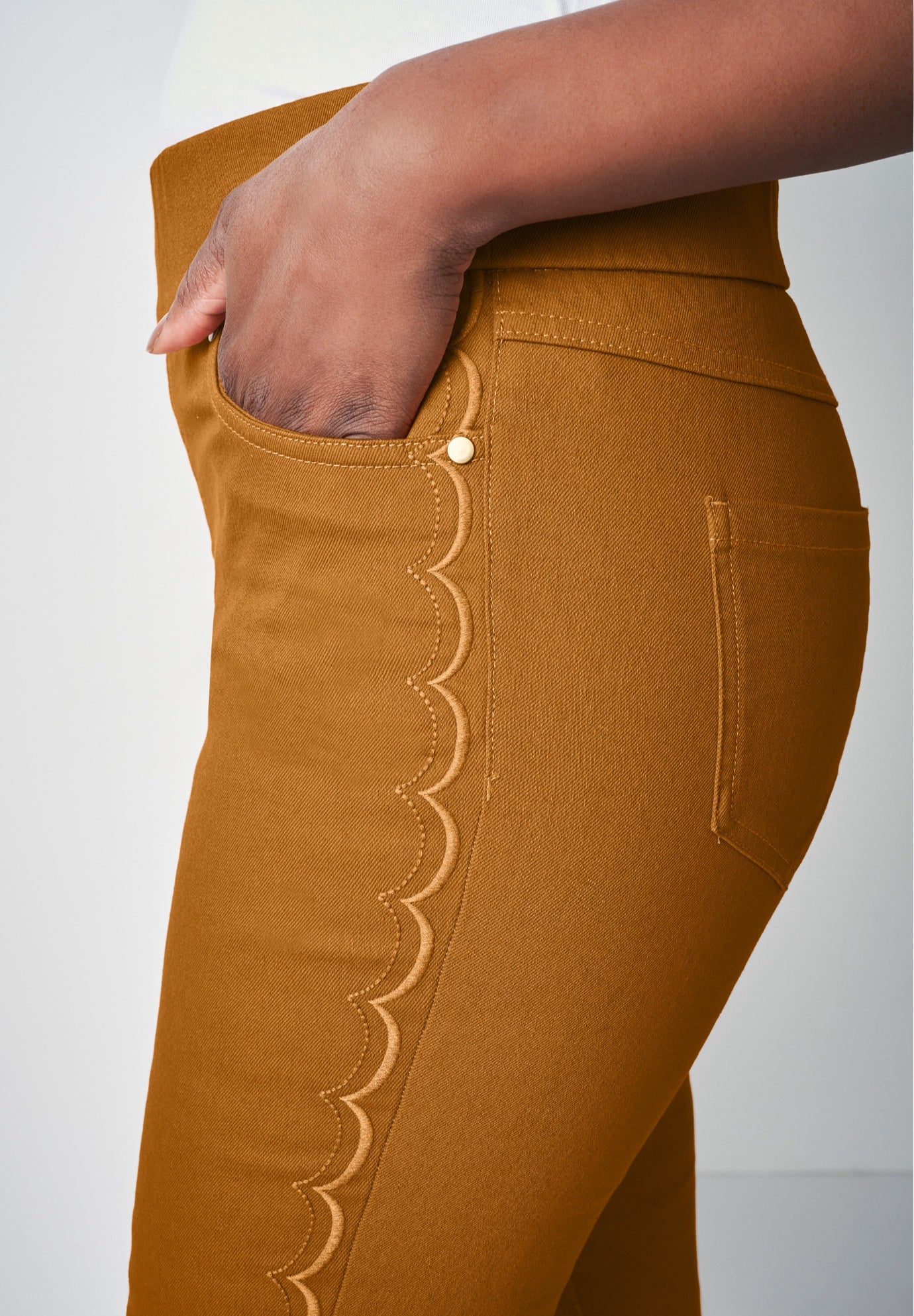 Comfort Waist Scalloped Ankle Jean image number 1