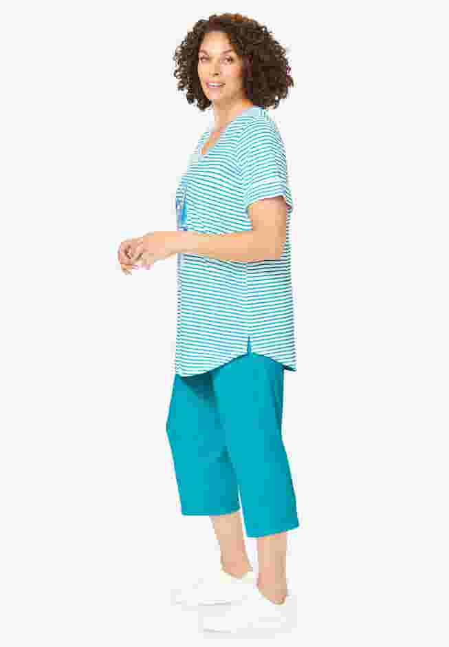Two-Piece V-Neck Tunic & Capri Set image number 2