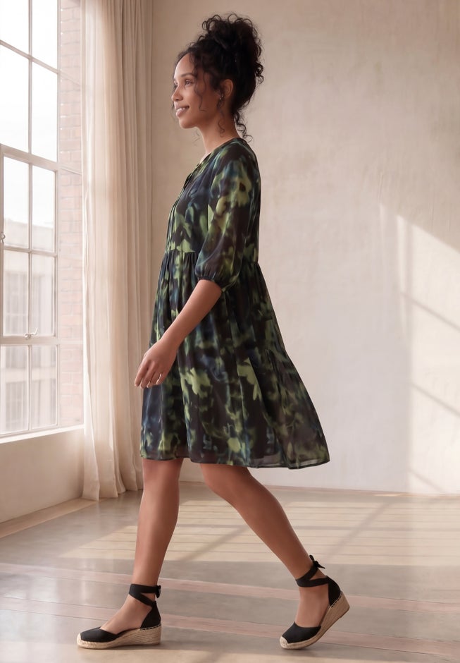 Crinkle Keyhole Empire Dress image number 2