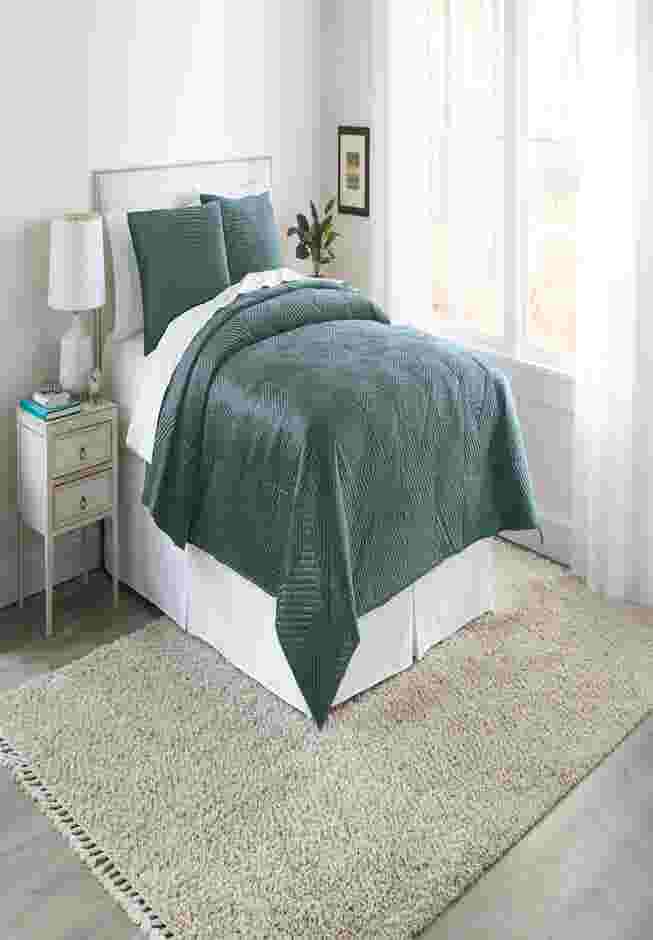 Geo Diamond Velvet Quilt image number 0