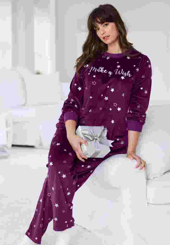 Dreams & Co. ® Velour Pajama with FREE Fuzzy Socks image number 4
