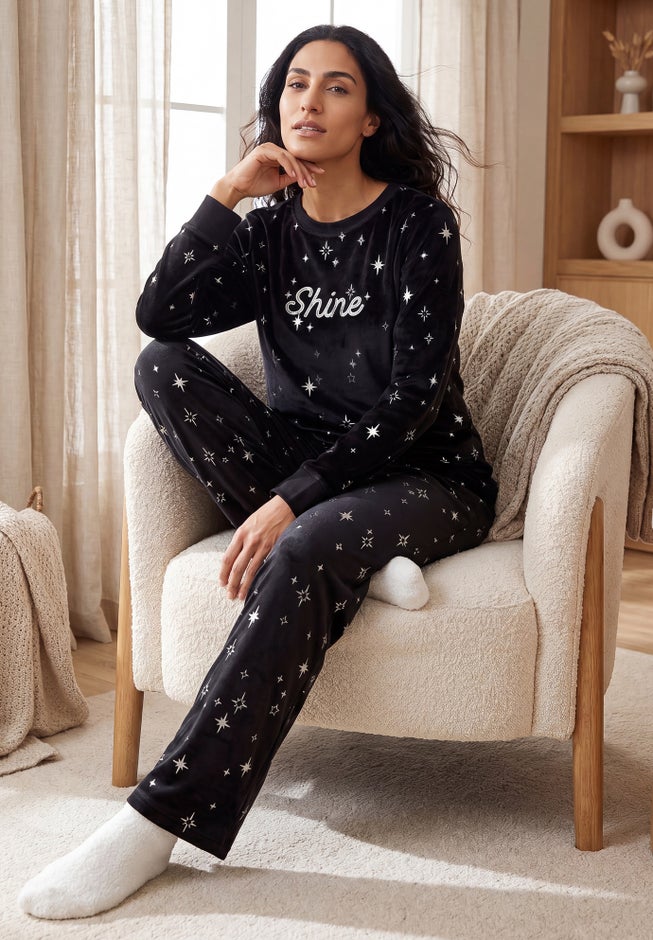 Dreams & Co. &reg; Velour Pajama with FREE Fuzzy Socks image number 6