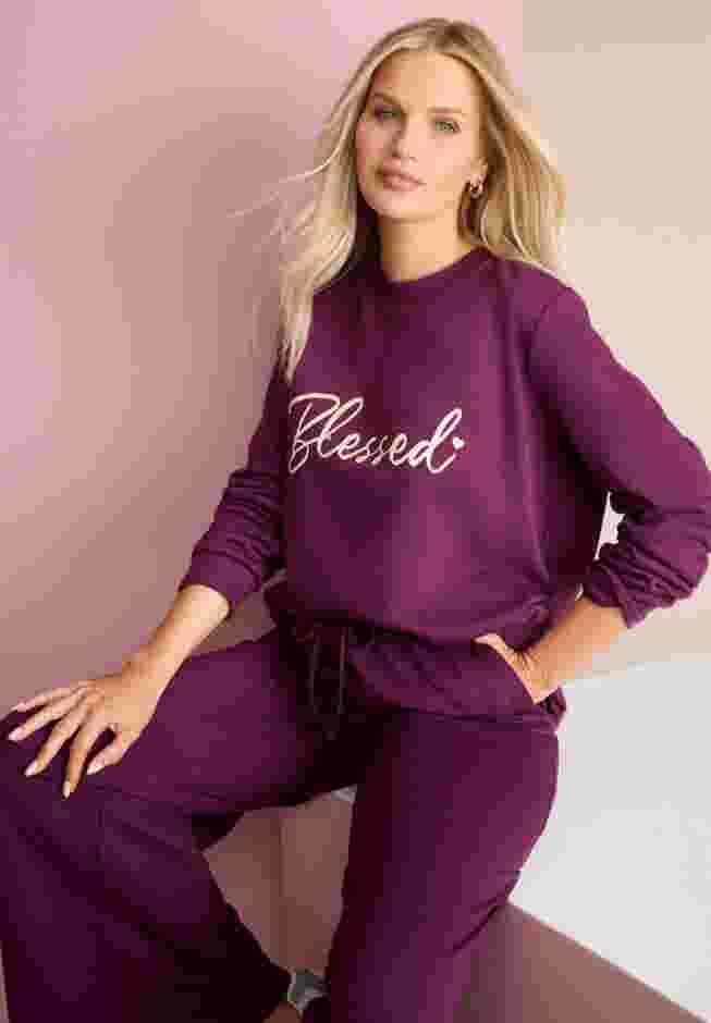 Comfort+ Fleece Printed Sweatshirt image number 3