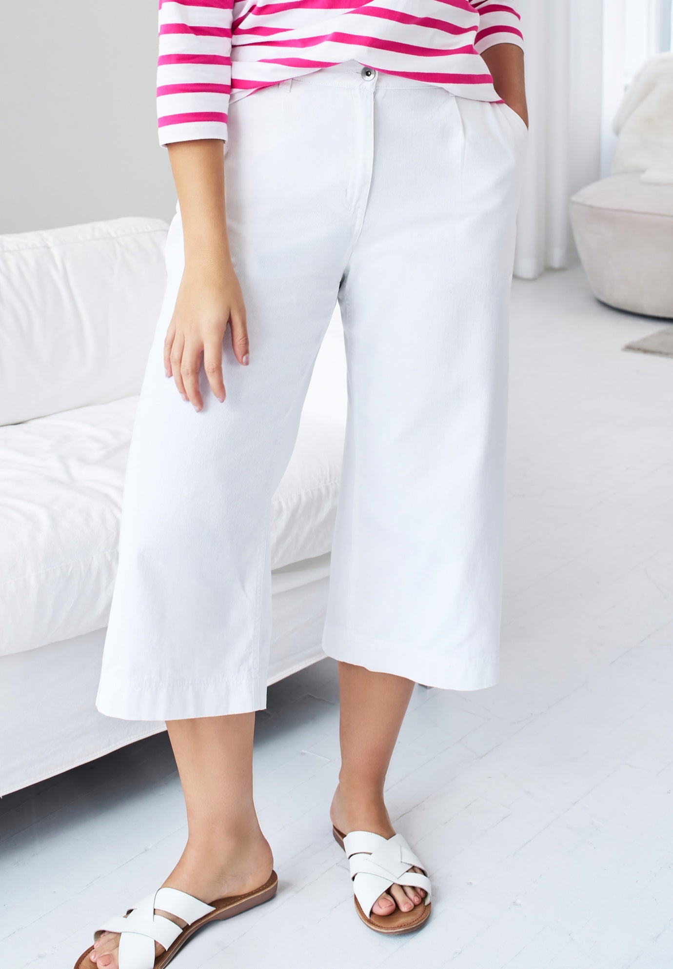 Lightweight Wide-Leg Crop Mid-Rise Elastic Waist Jeans image number 0