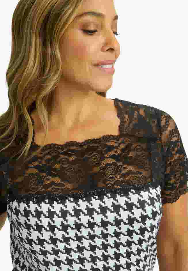 Stretch Lace Neckline Top image number 3