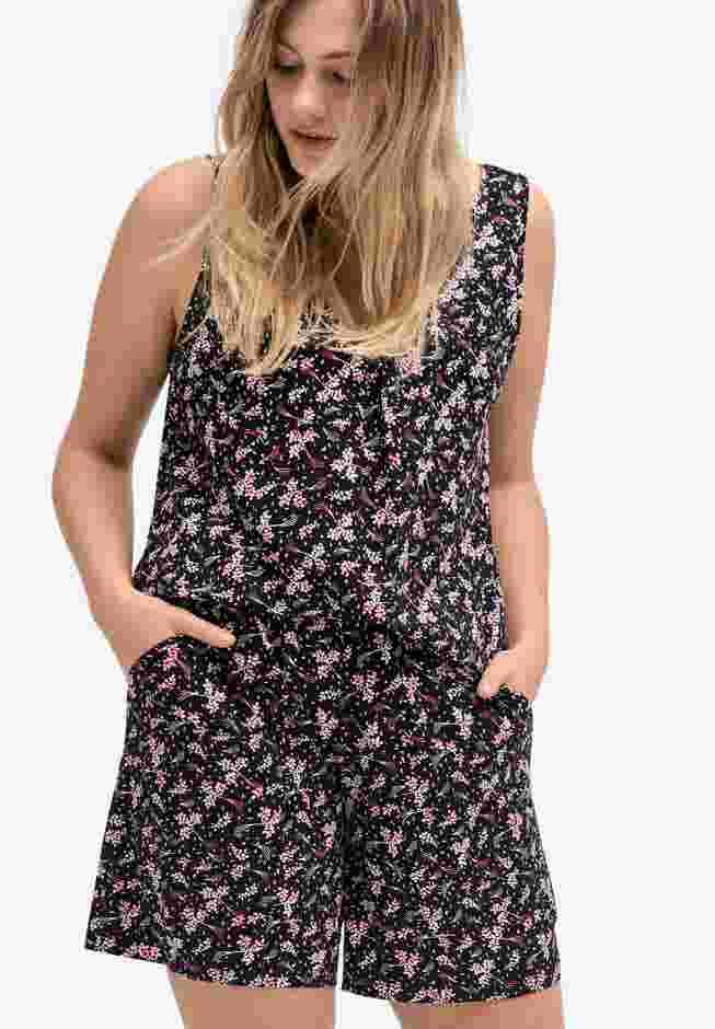 Soft Knit Shorts With Pockets image number 2