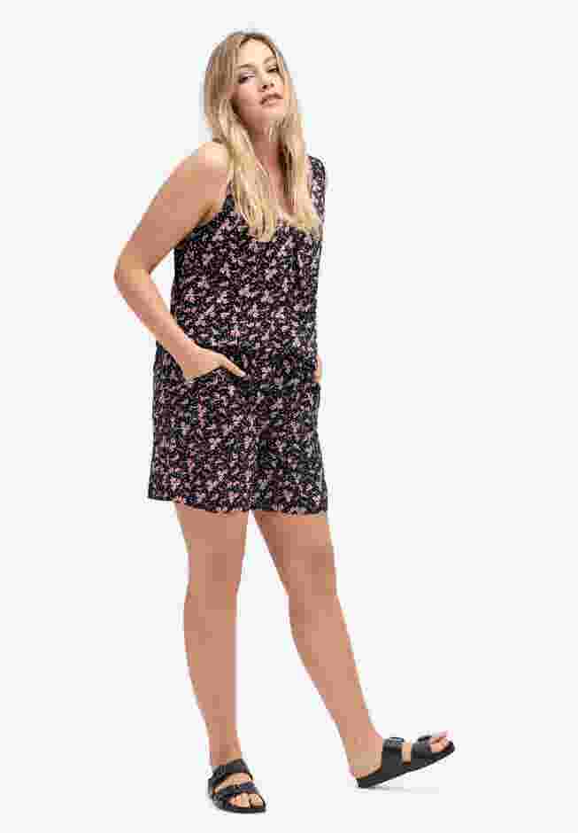 Soft Knit Shorts With Pockets image number 0