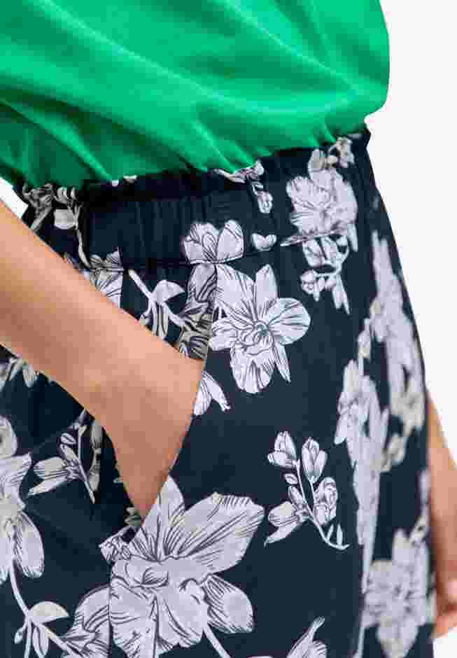 Wide-Leg Crop Pants image number 2