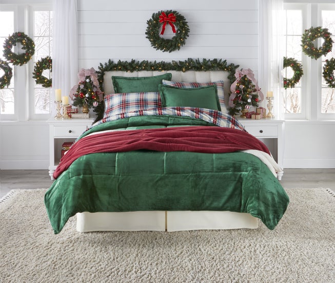 BH Studio Microfleece Comforter image number 3