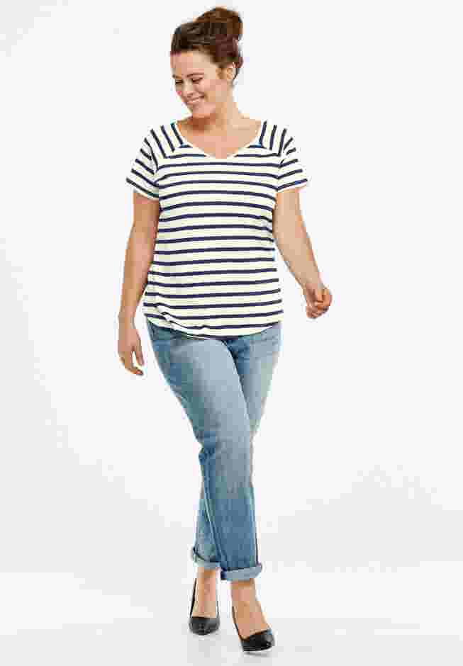 Rounded V-neck Tee image number 2