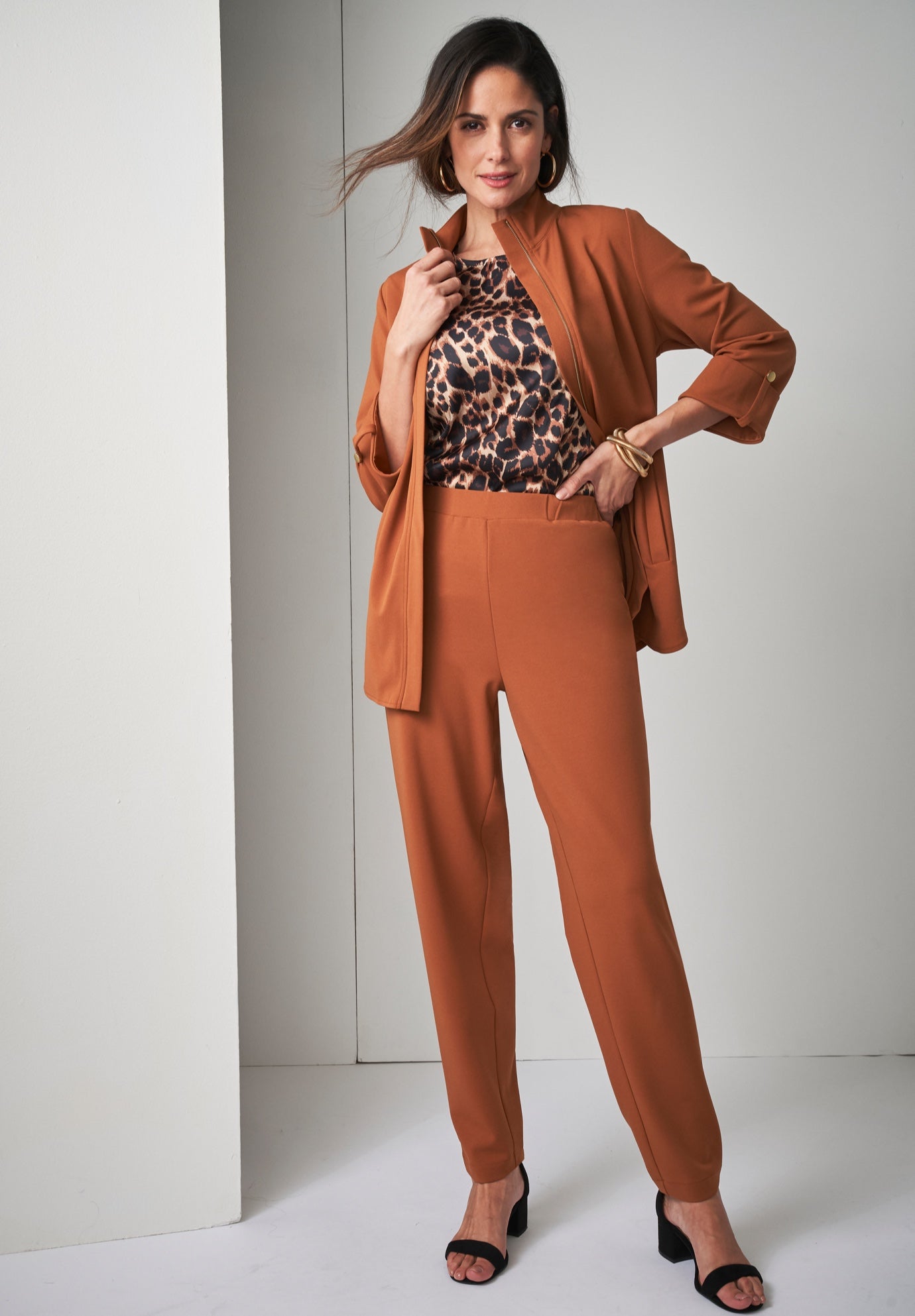 Knit Crepe Winged Collar Set image number 7