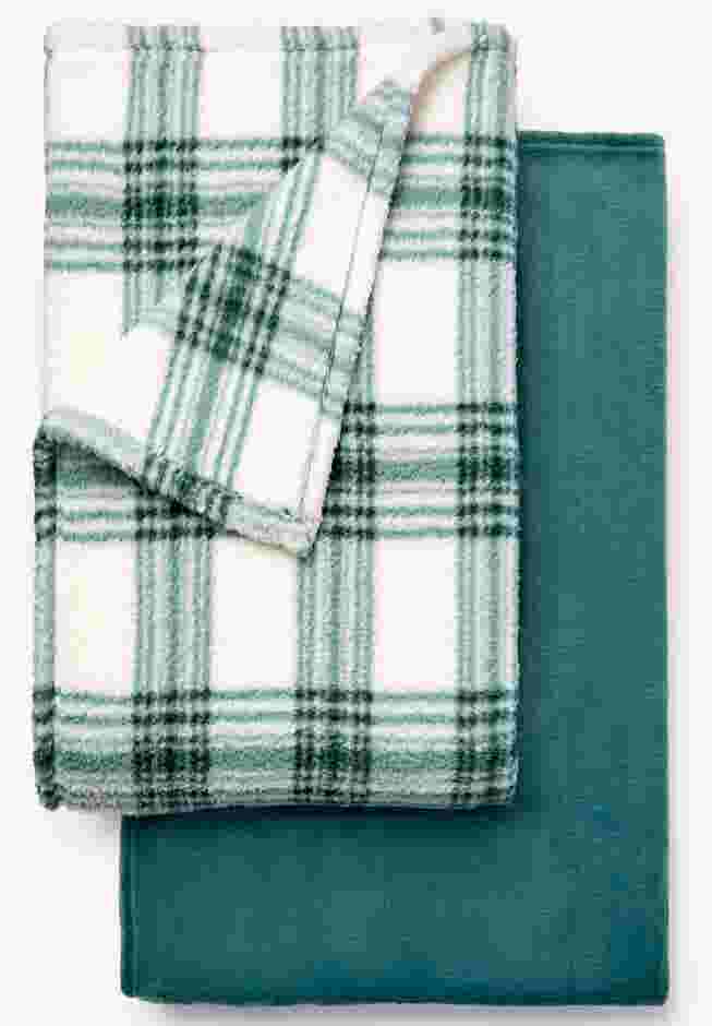 Fleece Blanket + Free Throw image number 0