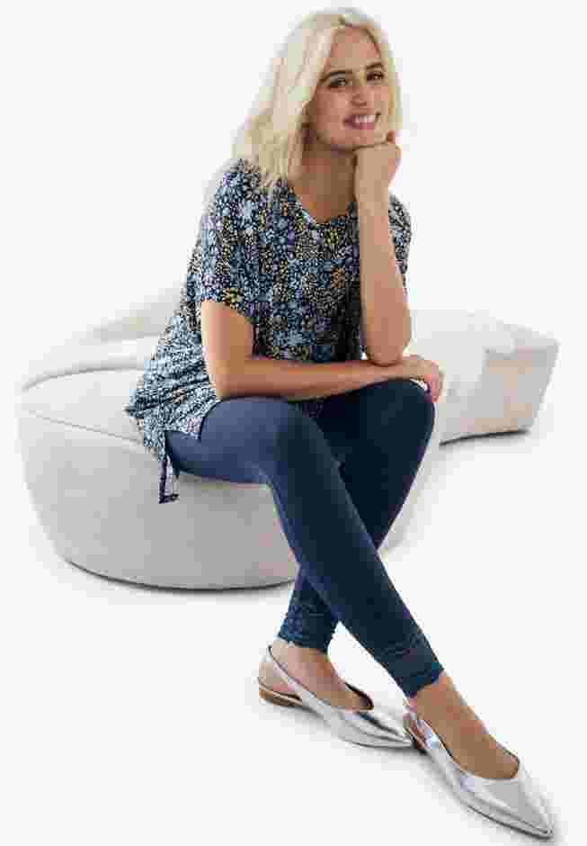 Scallop Lace Hem Leggings image number 1