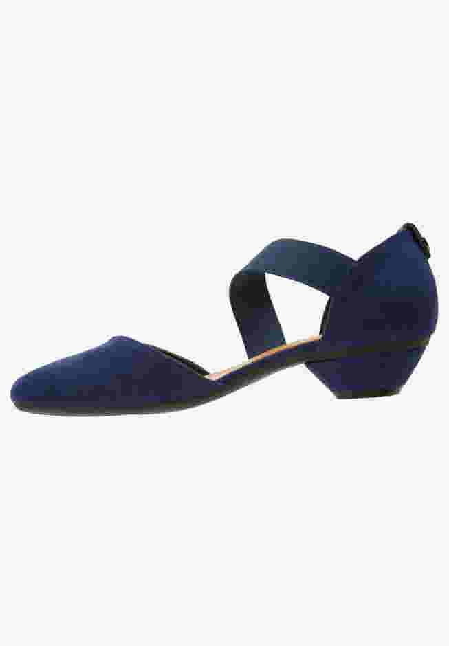 The Camilla Pump  image number 3