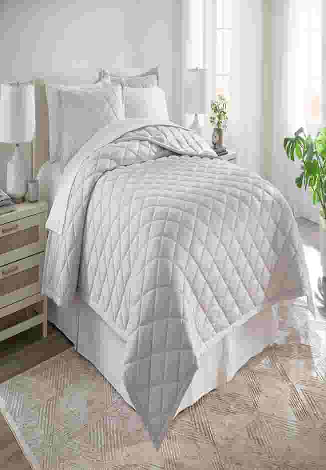 BH Studio Jersey Quilt Set image number 0