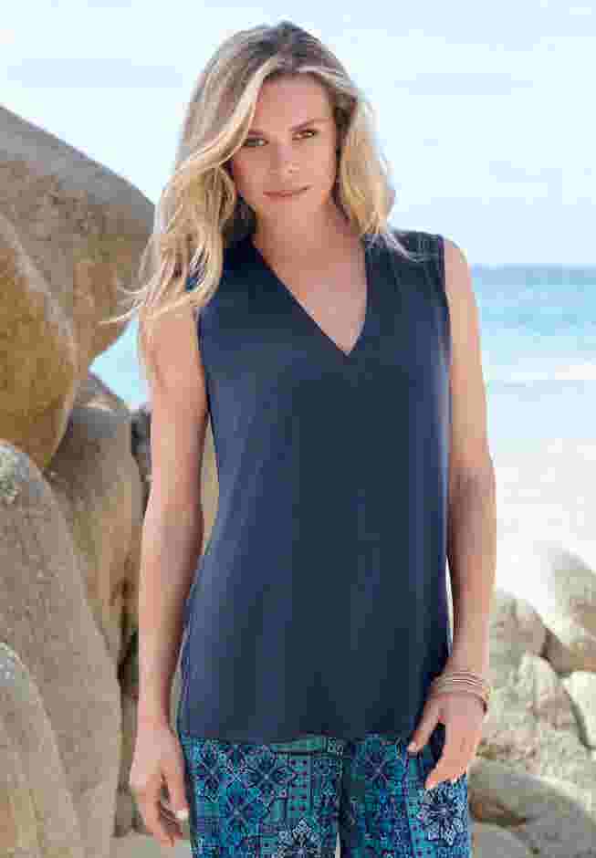 Ultrasmooth® Fabric V Neck Tank image number 4