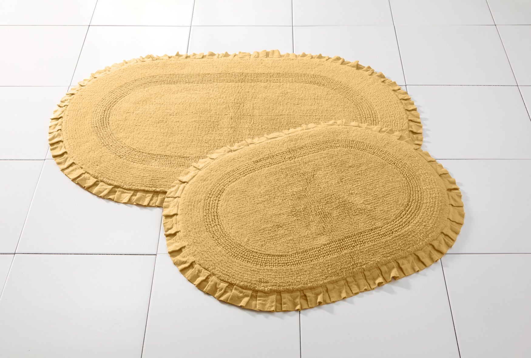 Oval Ruffle Bath Rug image number 0