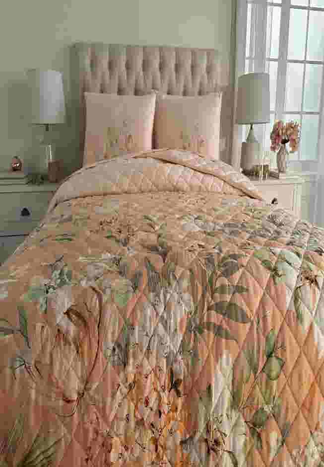 Franchine Quilt Set image number 1