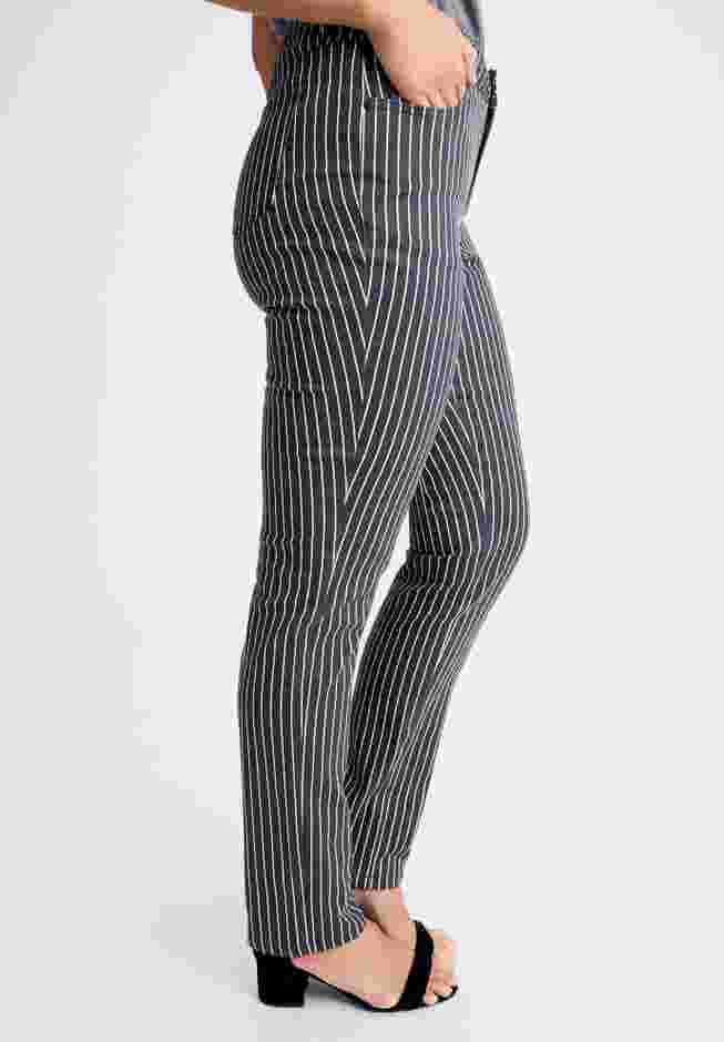 True Fit Stretch Denim Straight Leg Jean image number 2