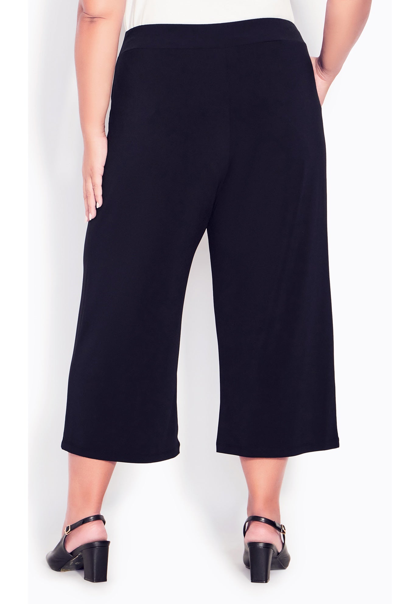 Sutton Pant image number 4