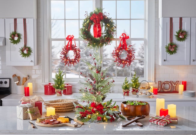 7" Mini Wreaths, Set of 8 image number 1