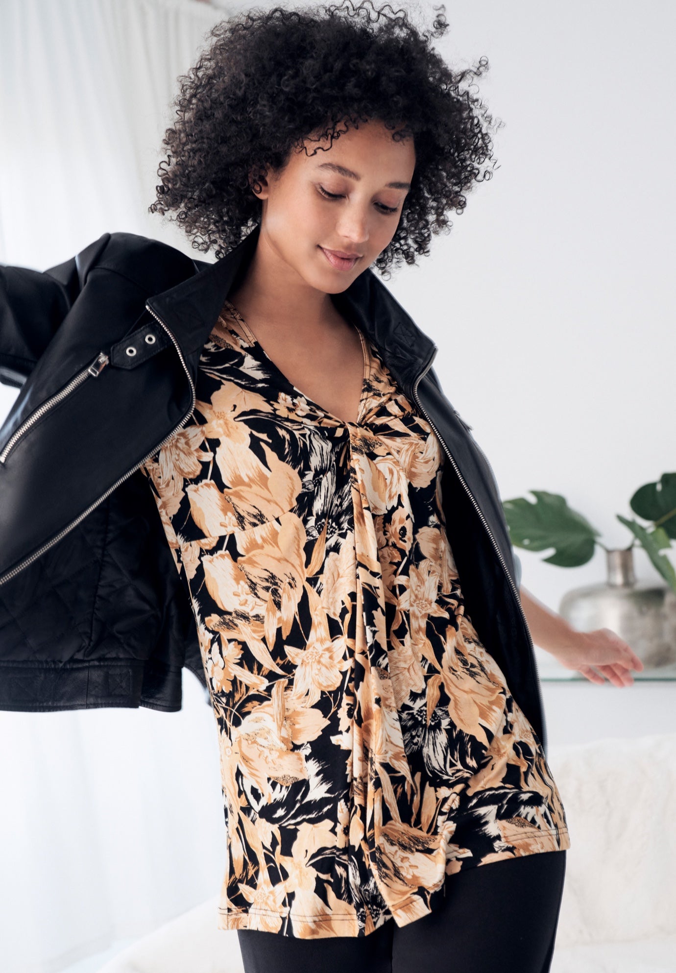 Twisted Knot-Front Tunic image number 3