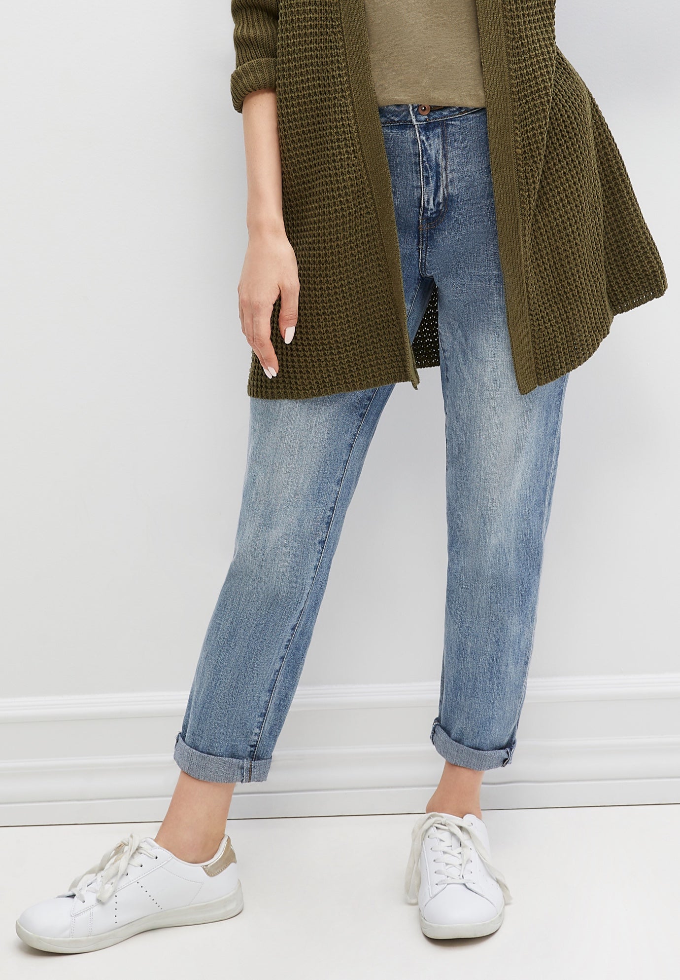 Mid-Rise Stretch Boyfriend Jeans image number 0