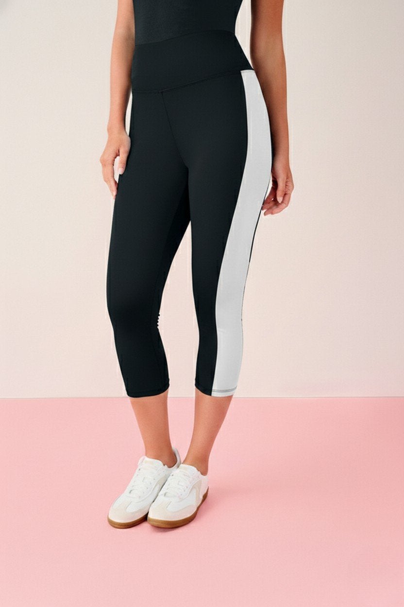 Plus Size Soft Sculpt Colorblock Pull-On Capri Leggings image number 0