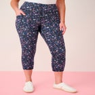 Soft Sculpt Side-Pocket Capri Legging image number null