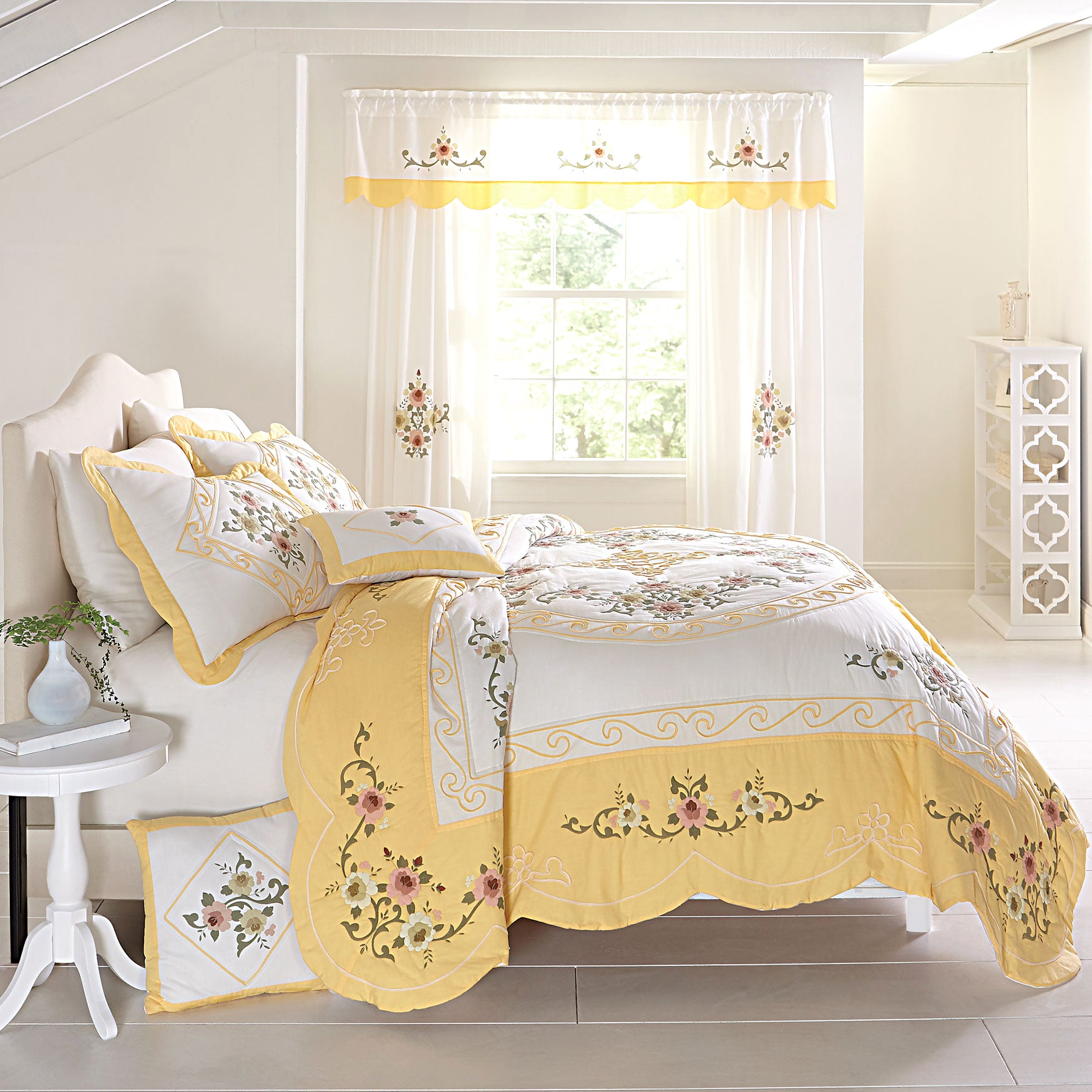 Ava Oversized Embroidered Cotton Quilt image number 0