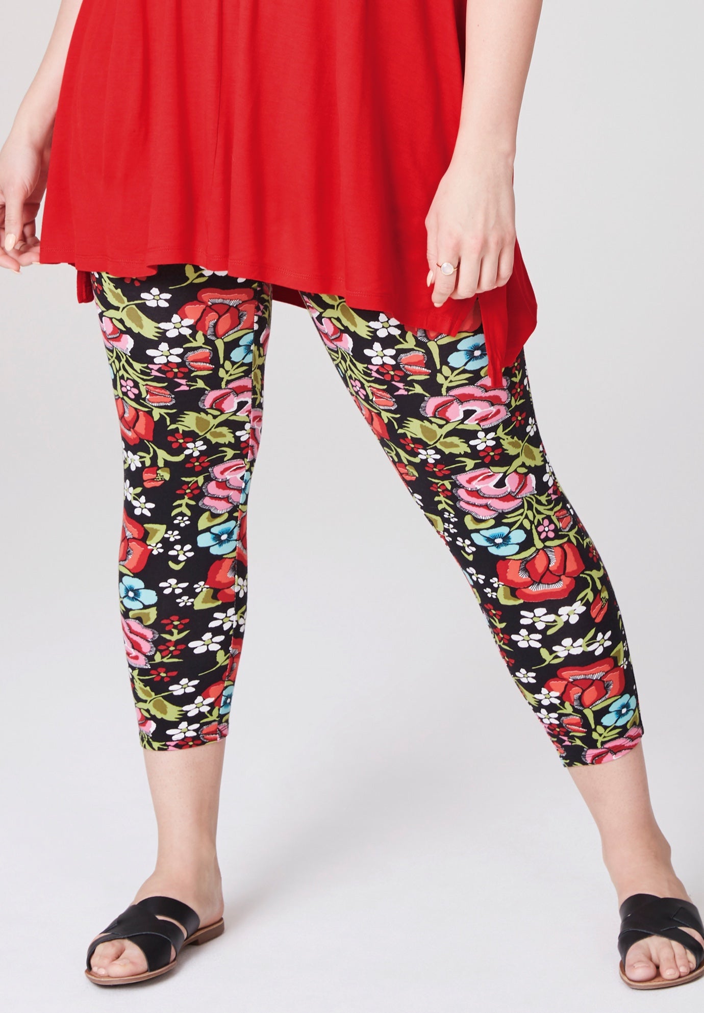 Cotton Spandex Capri Length Leggings image number 0