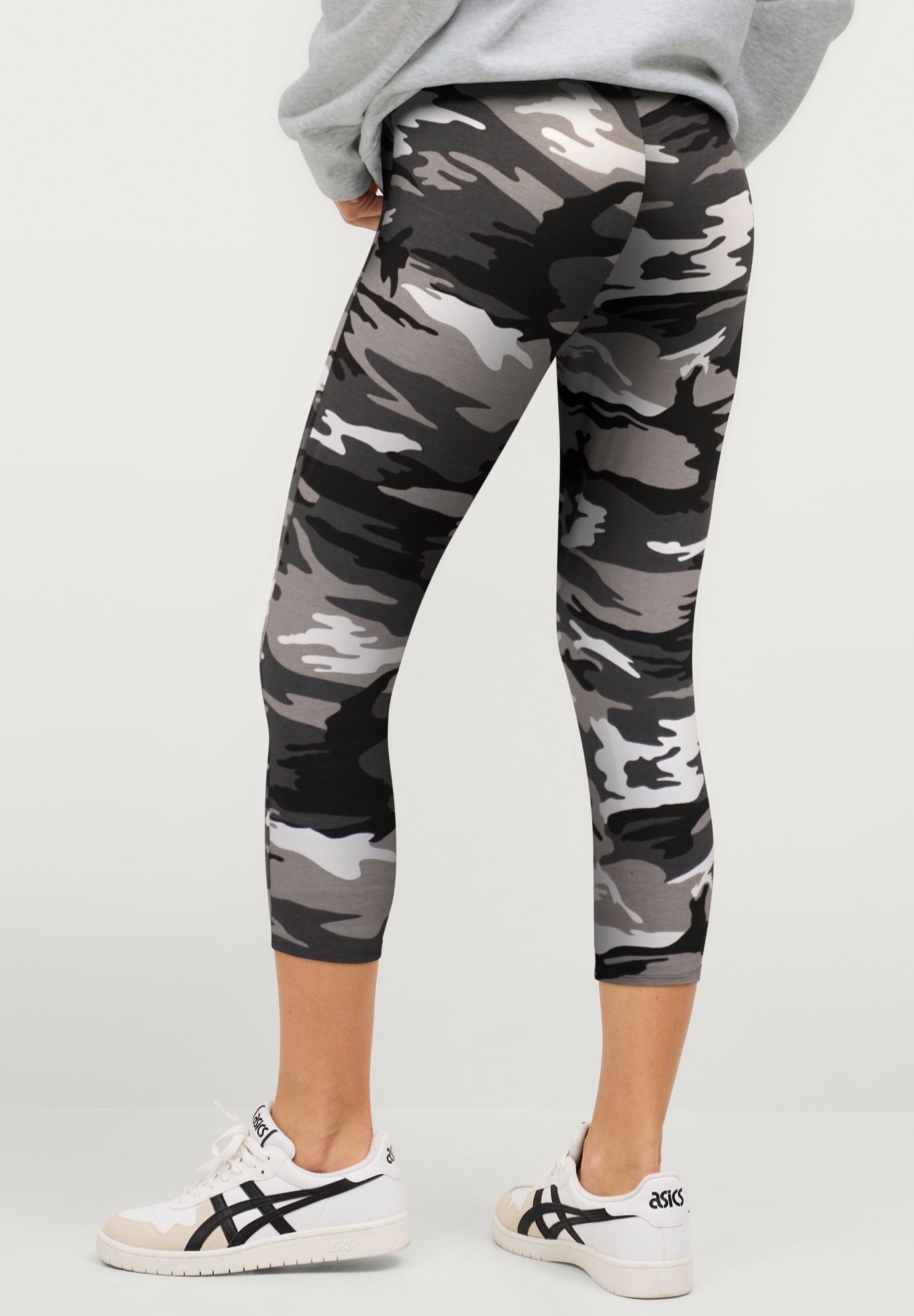 Cotton Spandex Capri Length Leggings image number 1