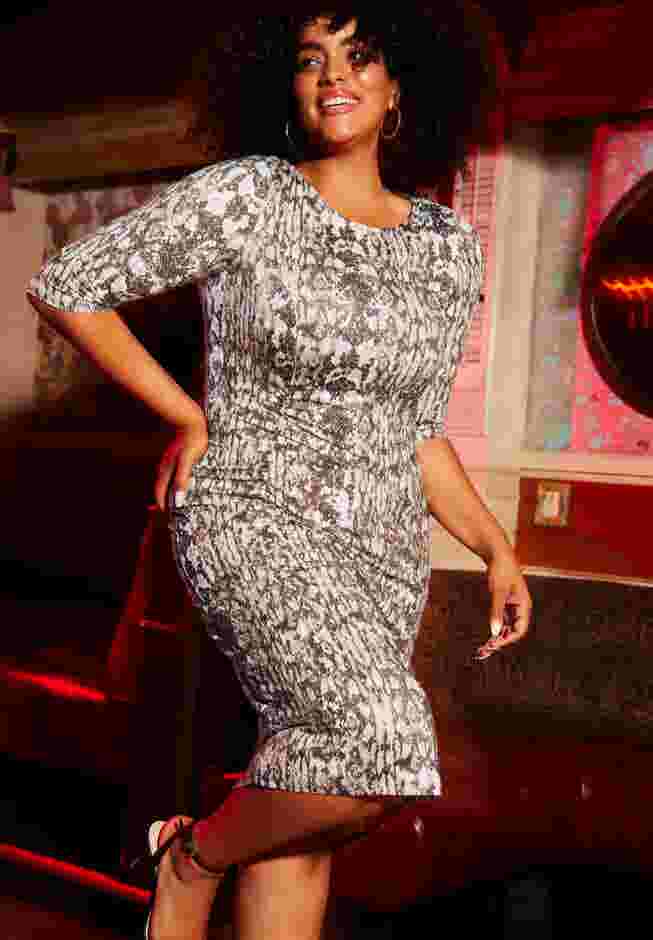 Ruched Detail Midi Dress image number 5