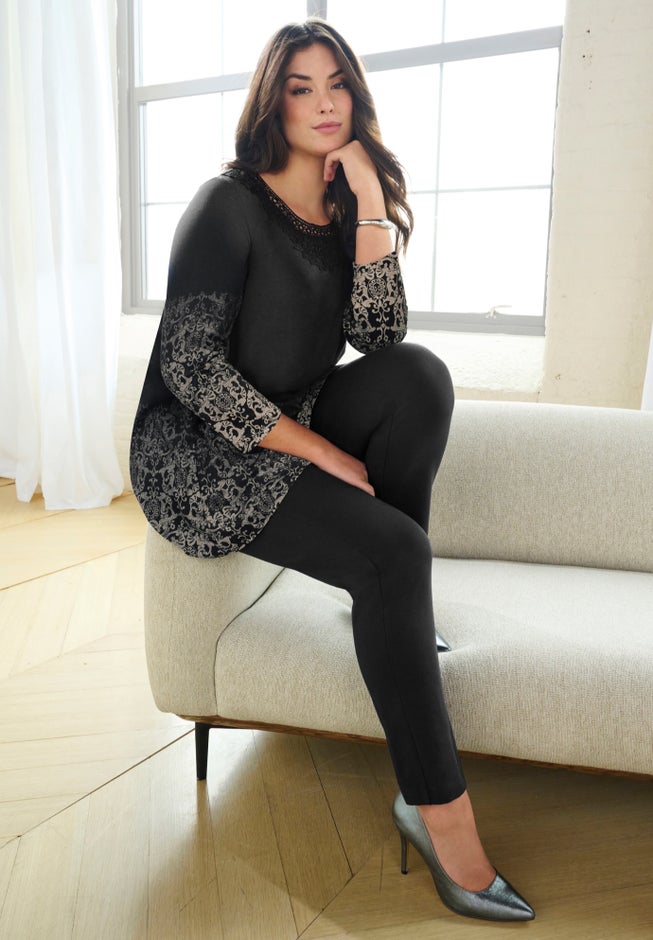 Ultra Drape V Neck Lace Print Tee image number 3