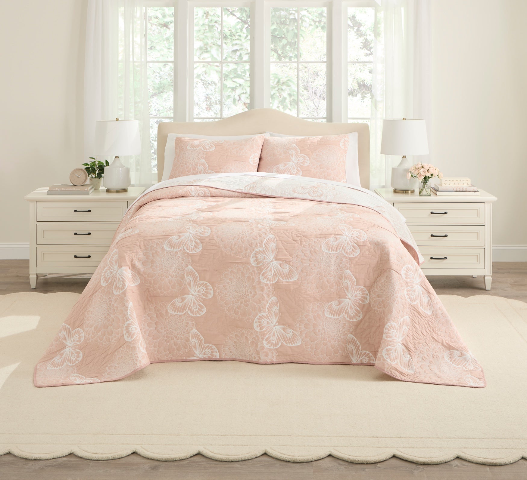 Monarch Matelass&eacute; Reversible Bedspread Set image number 0