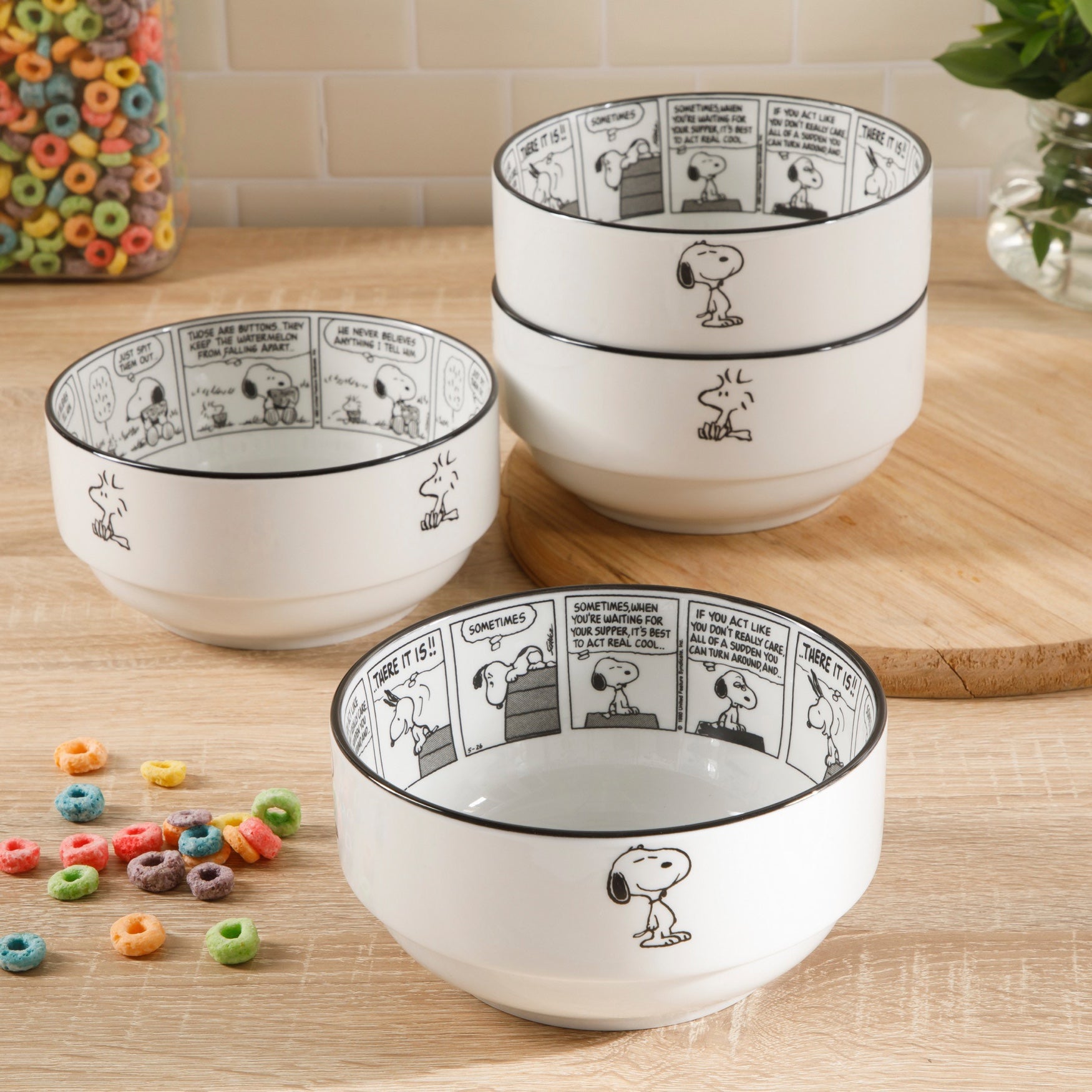 Peanuts® Set of 4 Sunday Strips Stackable Bowls image number 0