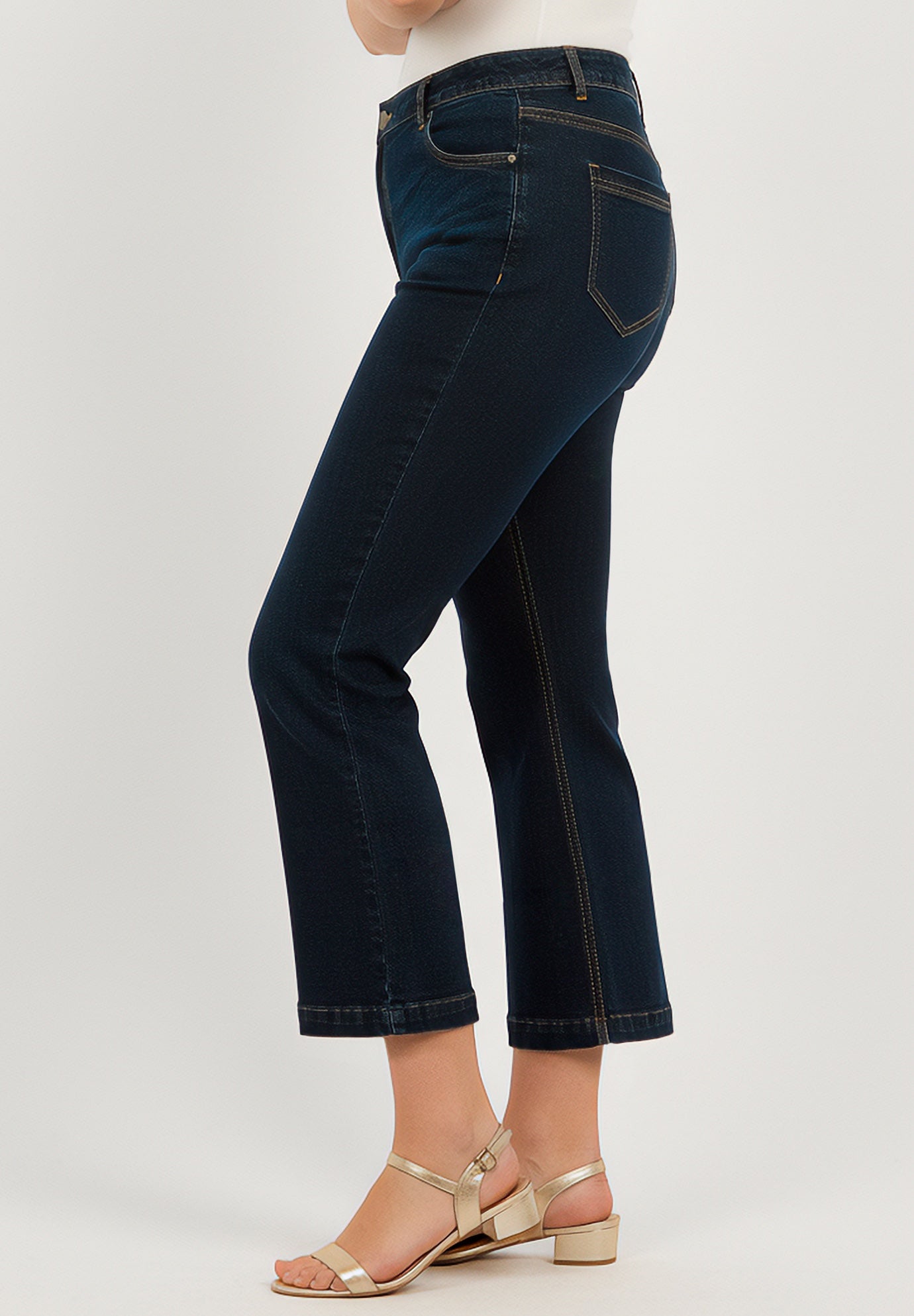 Plus Size Classic Stretch High-Rise Kick-Flare Cropped Jean image number 2
