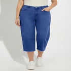 Plus Size Straight-Leg Frayed Hem Cropped Capri Jean image number null