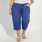 Plus Size Straight-Leg Frayed Hem Cropped Capri Jean image number null