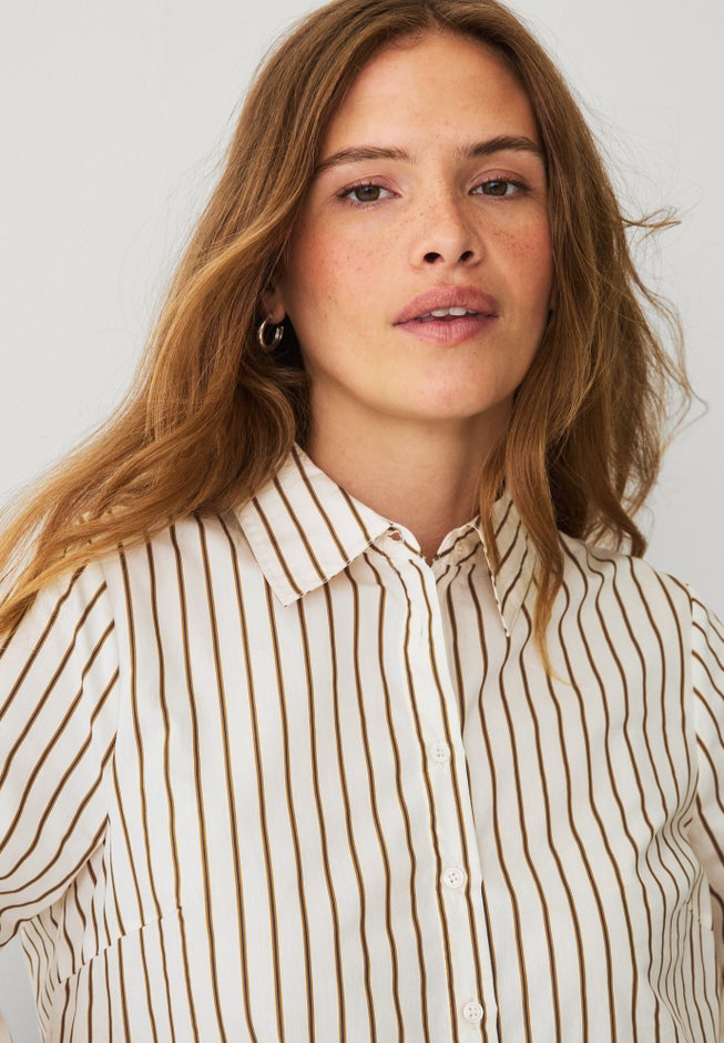 Button-Front Three-Quarter Puff Sleeve Shirt image number 2