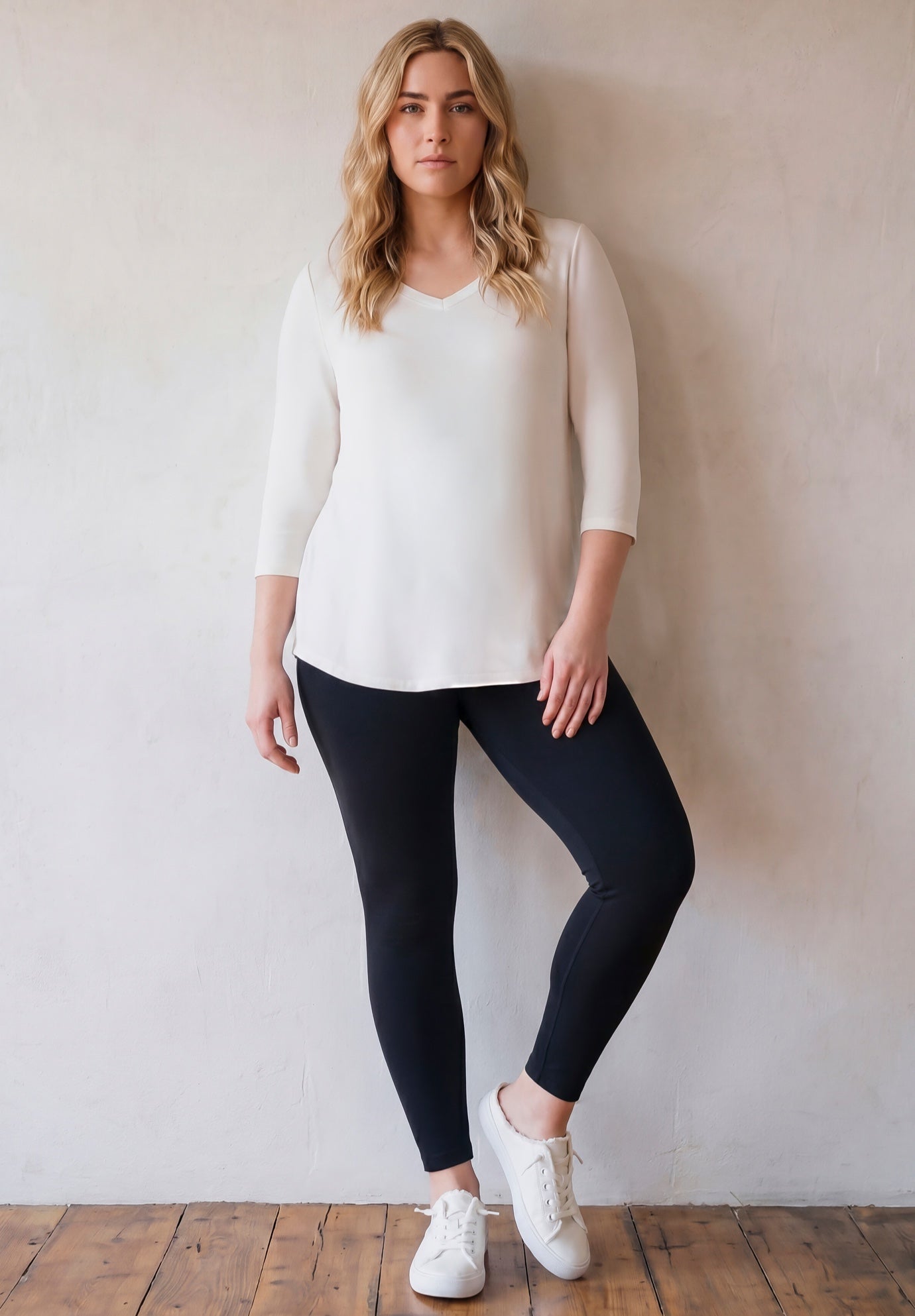 Signature 3/4 Sleeve V-Neck Tee image number 3