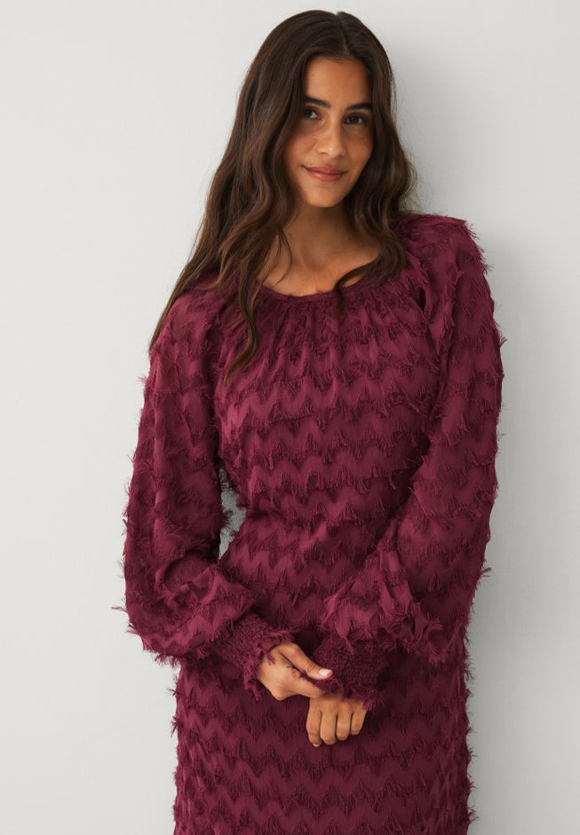 Textured Eyelash Maxi Dress With Tie Waist image number 3