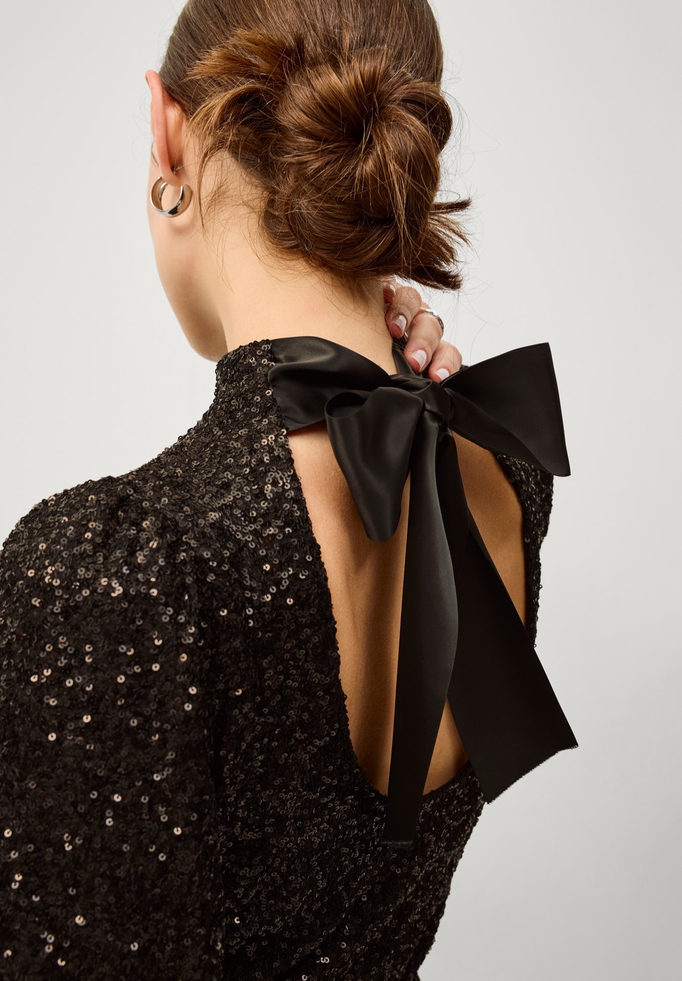 A-Line Mockneck Sequin Maxi Dress With Back Satin Bow image number 4