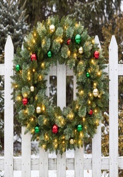 Oversized 48" Diam Pre-lit Pre-decorated Wreath